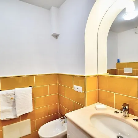 Sleeps 3 Pool Air Con Wifi