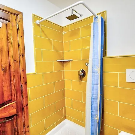 Apartment Sleeps 3 Pool Air Con Wifi
